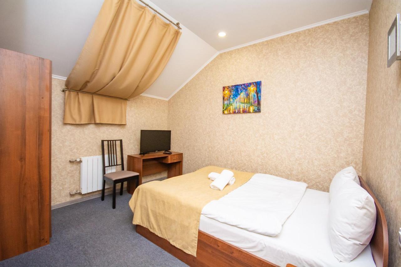 Три Сімки Hotel Vyshhorod Exterior photo