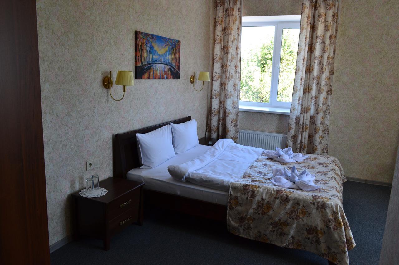 Три Сімки Hotel Vyshhorod Exterior photo