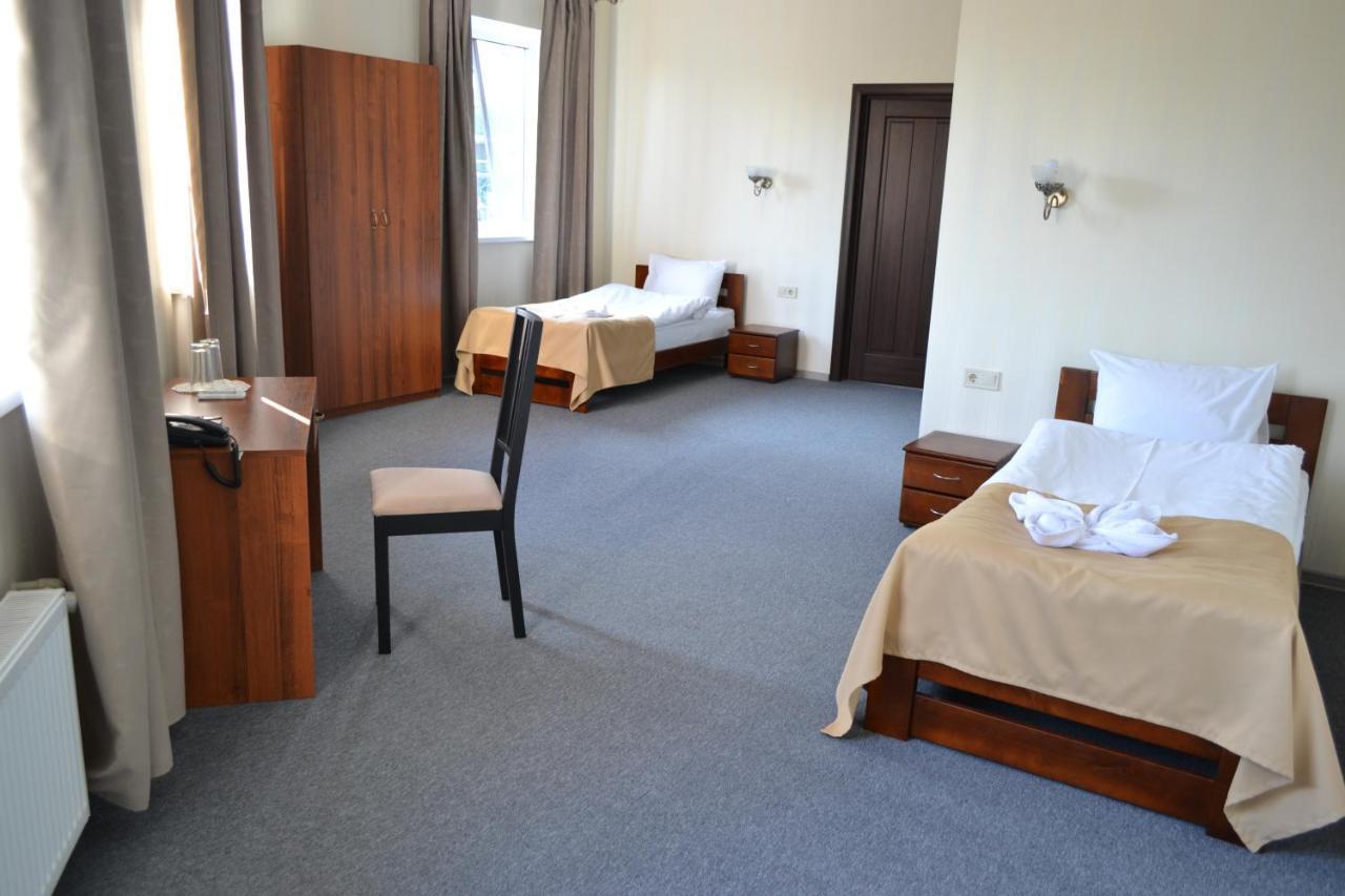 Три Сімки Hotel Vyshhorod Exterior photo