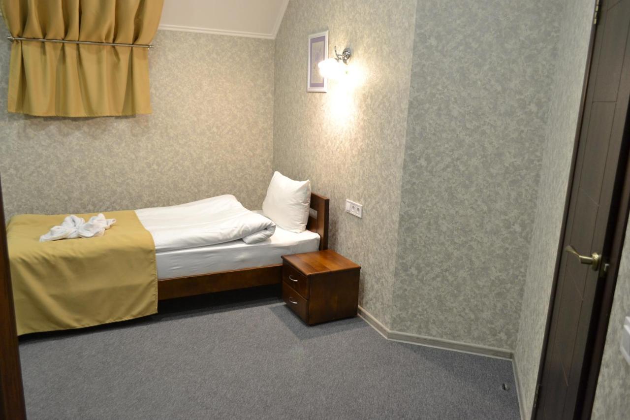 Три Сімки Hotel Vyshhorod Exterior photo