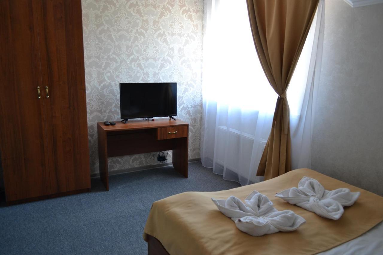 Три Сімки Hotel Vyshhorod Exterior photo